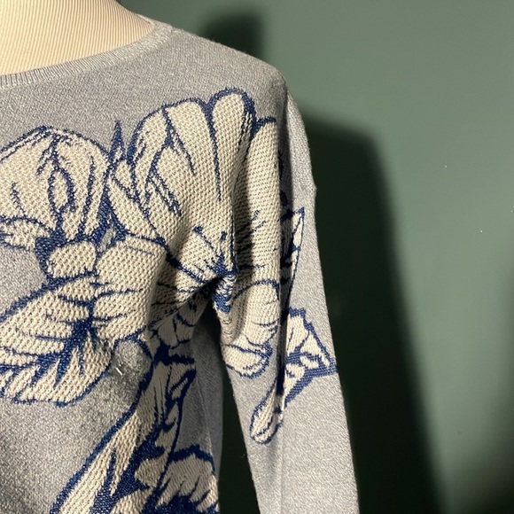 Chico’s size 1 sweater flower - Picture 2 of 5